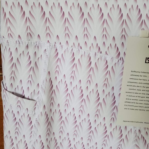 Buff Bunny onyx high rise leggings and crop top in Oasis Print. S top. M bottom. - Picture 14 of 16